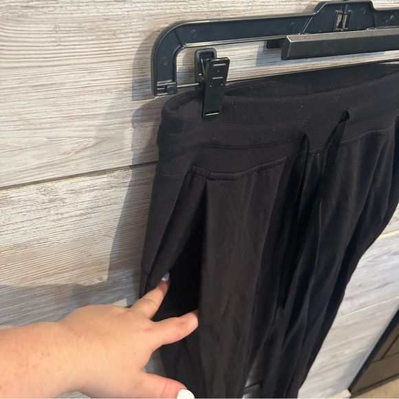 Lululemon Black Tapered Jogger Pants – Size 4 – High-Rise Lightweight Stretch - Picture 2 of 8